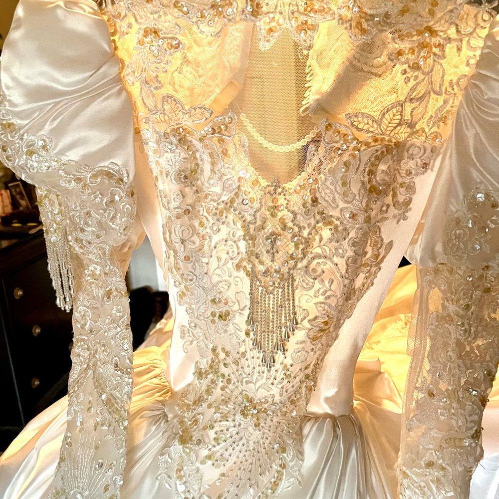 Elegant White Wedding Dress with Intricate Lace